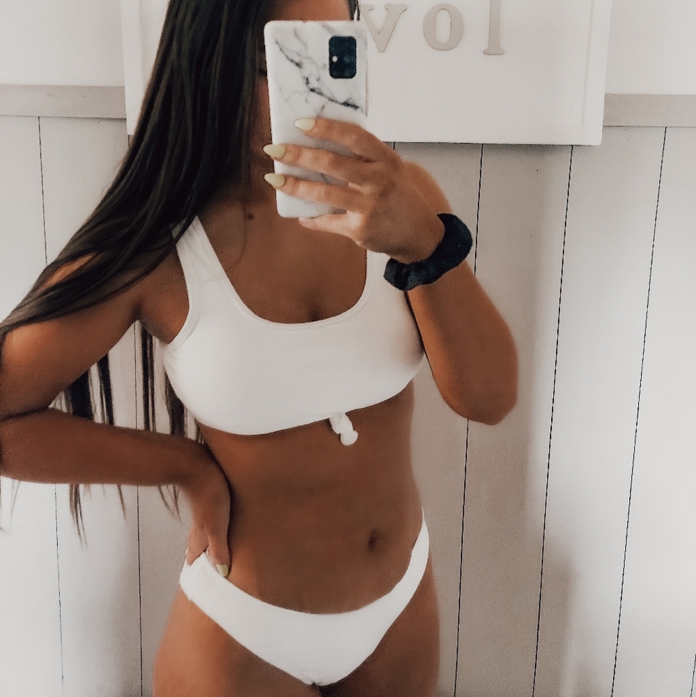 Ribbed White Knot Cheeky Bikini